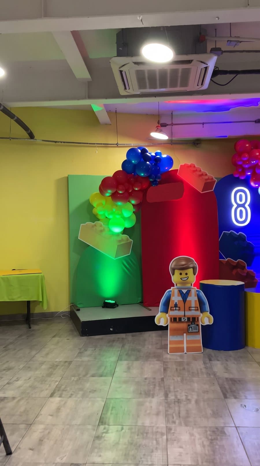 Salón de fiestas. Ejemplo de decoración de una fiesta.